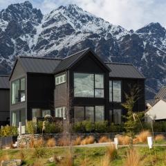 Golfers and Skiers Retreat - Jacks Point Home