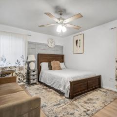 Cozy single story 2 bdrm family home near the BLVD
