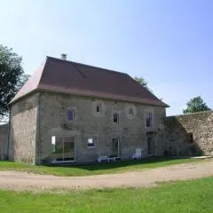 Gîte spacieux dans ancien relais de chasse, jardin privé - FR-1-489-4