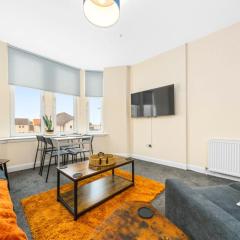 4 Bed Flat With Parking Sleeps 8 in Fife