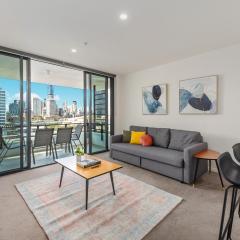 Stunning City Views, King Beds, Gym, Pool, Parking