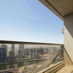 Elite Downtown Stay with Gym, Pool near Dubai Mall