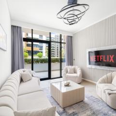 VayK - Modern 3BR with a Spacious Terrace