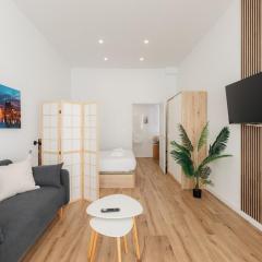 Stylish Studio with Easy Access to Valencias Best