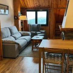 Apartamento montaña con piscina y zona deportiva.