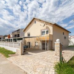 Apartments Libertas near Queen Beach- By TA Leut Agency