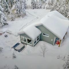 Chalet La Chouette with Private Spa Access to Ouareau Forest