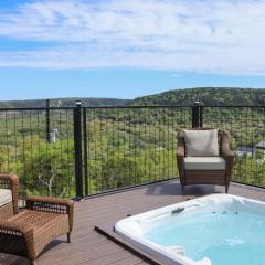 Close to Canyon Lake Cabin - Boat Ramp and Hot Tub