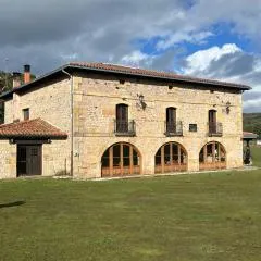 Albergue Pinares - La Casona de Revenga