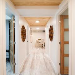 Delightful 2 BR Downtown Sarasota Condo - The White Pearl