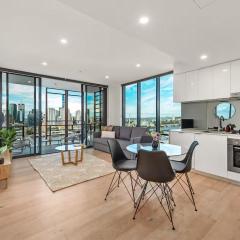 Spectacular Views plus Best Location, King Bed, Pool