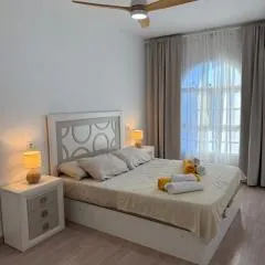 Seaside Paradise - 2 Bedroom apartment with Ocean Views & Air Conditioning in Playa San Juan