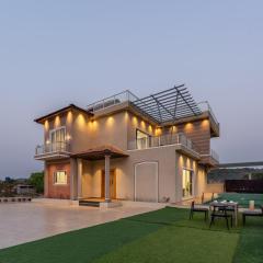 StayVista at Rising House with Pool, Wi-Fi, BBQ