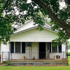 Spacious and Comfortable Cabin Rental for a Getaway near Rend Lake, Illinois
