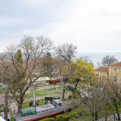 3BD Maisonette with Sea Views - Next to Sea Garden by Flat Mаnаger