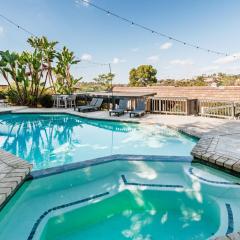 5BR Oasis with Pool, Arcade, Sauna