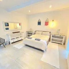 Luxury Villa de Lalo Rooftop Lake View Nature 1min walk Beach-Brandnew