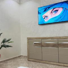 Magnifique maison famiiale moderne spacieuse de 150 m Avec de 3 chambres ,confortables et d un grand salon et terrasse, Idealement situee a 9 min du centre-ville elle se trouve à proximite de la route principale menant a l aeroport Berkane et Saidia