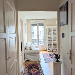 Lumineux appartement centre ville avec parking et loggia