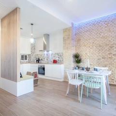 new apartment 4 pax front central station wifi