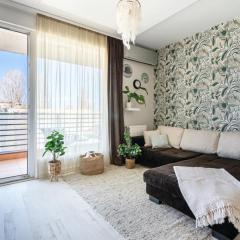 Lovely Home - Free Garage - Balcony