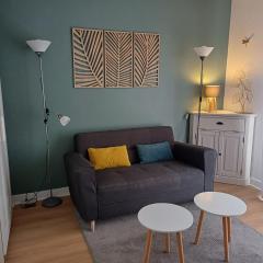 Bandol nature et loisirs: Parking/ Piscine