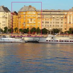 U6 City center apartment by the Danube
