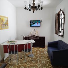 Apto tipo Casa 10 com 2 quartos bem grande Praia da Costa Centro Ar Condicionado Internet Mobiliado Geladeira Fogao TV