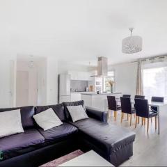Perollier - CI - Lyon 2 - Bedroom apartment with balcony and pool