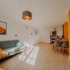 City Central - Sleeps 5 -Relaxing 3 Beds - Free Parking - Free WiFi