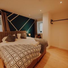 City Central - Sleeps 5 -Spacious 3 Beds - Free Parking - Fast WiFi