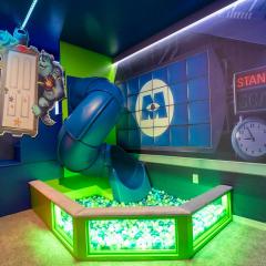 Gorgeous 10 bd home w private pool 16356