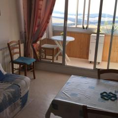 Studio avec loggia à Super Besse, proche des pistes - FR-1-814-112