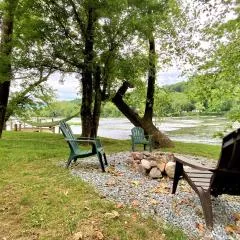 Barney's Retreat- Rustic cabin on the river!