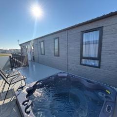 Golden Palm Resort - Palm Grove Lodge 1, hot tub, WiFi & pet friendly - Meadow Lakes Caravan & Lodge Hire