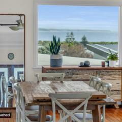 73 Murrah Street Blue Pacific Holiday Home, Bermagui Linen and Wifi Provided