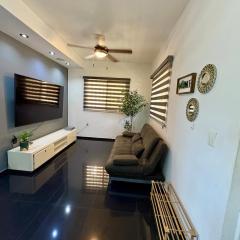 Apt 1 Min to Hotel Zone Pool Free Parking