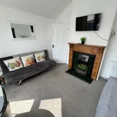 1st Floor Flat in Mews