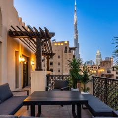 AirDXB - Luxurious 2-Bedroom Apartment in Downtown - Sleeps 4 with Iconic Burj Khalifa Views