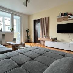 Braşov Hillside Apartment near City Center