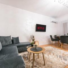 Cozy Apartment with FREE Parking