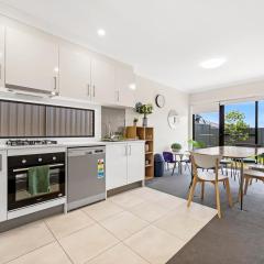 KozyGuru | Austral | Charming 4Bedroom Family Home