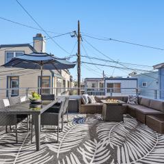 Mission Beach Escape Near Ocean and Bay with Private Balcony BBQ and Garage Parking