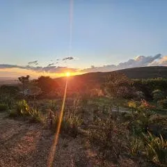 Sítio com lindo pôr do sol, tranquilidade na serra de Carrancas com riacho