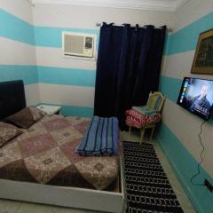 Cairo Gem budget room with AC and smart TV, 12minutes from the airport please only book through booking we can't offer booking outside the app, please contact us via phone number provided after confirming your booking, so we can check you in, thanks