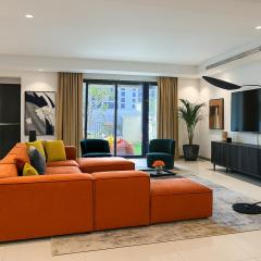 Massive LuxXo Family & Friends House with Terraces, Private Parking, Pool & Quick Access to Dubai Mall