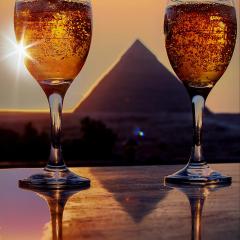 Tut & Pyramid View