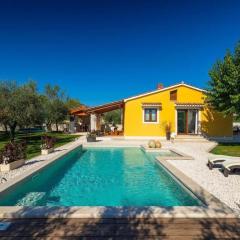Villa Chiara 2 Bedroom, Private Pool, BBQ & Child-Friendly