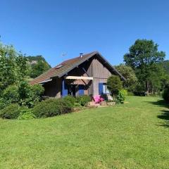 Chalet Les Ammonites 2 chambres en Franche Comte au calme dans la nature