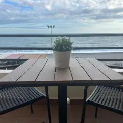 Maravilloso apartamento en primera linea de playa con vistas al mar en Caleta de Vélez 2 C